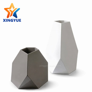 Fioriera Scultorea Moderna Sfaccettata <span class=keywords><strong>in</strong></span> Acciaio Inox 304 Bianco Opaco, <span class=keywords><strong>Vaso</strong></span> per <span class=keywords><strong>Fiori</strong></span> <span class=keywords><strong>da</strong></span> Interno ed Esterno, Dimensioni Personalizzabili - Product Image 1