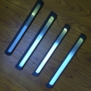 Protector de Umbral de Puerta de Coche 5D de Alta Calidad con LED para Toyota RAV4 2016-2018, Venta al Por Mayor de Fábrica KQD - Product Image 6