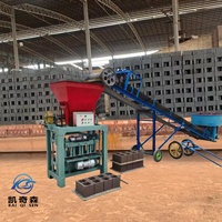 La machine à fabriquer des blocs entièrement automatique la plus vendue peut être équipée d'un moteur diesel pour une utilisation avec un élévateur à briques.