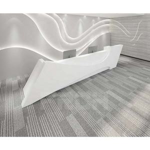 Bancone Reception per Hotel di Lusso in Legno per 2 Persone, Moderno Bancone Frontale Bianco per Salone - Product Image 4