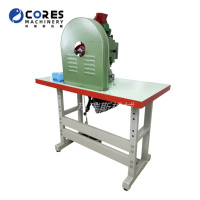 Machine semi-automatique de poinçonnage et de rivetage pour l'installation d'œillets et de boutons dans les semelles intermédiaires de chaussures pour femmes