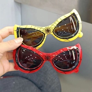 Spider-Man ragazzi alla moda <span class=keywords><strong>occhiali</strong></span> <span class=keywords><strong>da</strong></span> <span class=keywords><strong>sole</strong></span> alla moda UV400 per bambini regalo di Capodanno-crema solare <span class=keywords><strong>occhiali</strong></span> <span class=keywords><strong>da</strong></span> <span class=keywords><strong>sole</strong></span> giocattoli per bambini protezione Uv400 - Product Image 2