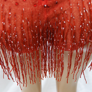 Body rosso con strass per performance sul palco, spalle scoperte, maniche lunghe, collo alto, con frange di perline, costume da ballo per cabaret e showgirl - Product Image 4
