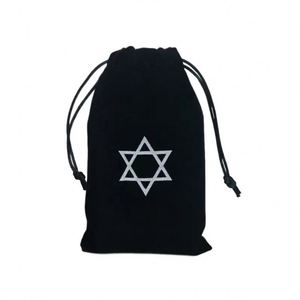 Sac en velours noir personnalisé 7x9cm avec impression croix dorée pour bijoux catholiques, chapelets et bracelets – Fournisseur direct usine - Product Image 4