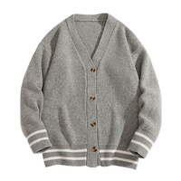 Cardigans en acrylique tricotés pour femmes et hommes, style preppy hivernal, avec logo brodé, pour sororités et fraternités personnalisées.