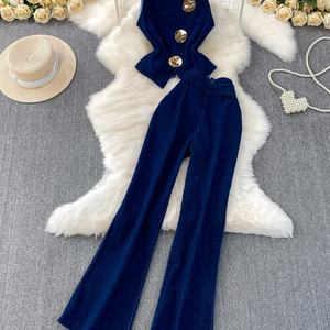 ชุดเซ็ตยีนส์สองชิ้นสำหรับผู้หญิง ฤดูใบไม้ร่วง 2025 เสื้อกล้ามคอวีติดกระดุม และกางเกงยีนส์ขาบานชายรุ่ย - Product Image 3