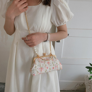 2025 delicados bolsos florales bordados para mujer chino Retro portátil mensajero versátil perla cena fiesta banquete bolsas - Product Image 6