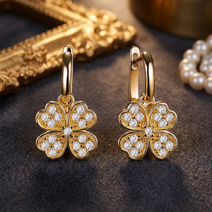 Pendientes de Aro con Trébol de Cuatro Hojas, Plateados en Plata, con Moissanita de Corte Redondo, Diseño de Racimo Colgante, Lujo Blanco - Product Image 3