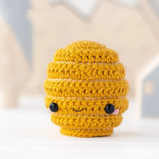 New Original Crochet Mini Bees And Beehive Stuffed Amigurumi Bee Toy Handmade Crochet Tiny Beehive Doll