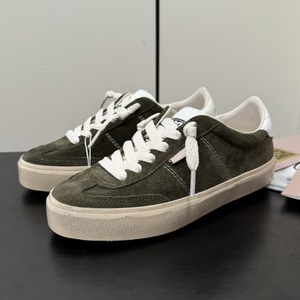 Zapatillas deportivas retro con efecto desgastado en forma de estrella, punta redonda, suela plana, versátiles, informales, blancas - Product Image 2