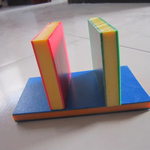 Planche en HDPE bicolore 4x8 pieds, épaisseur 12/15/19 mm, anti-UV pour rampe de terrain de jeu et signalisation directionnelle - Product Image 1
