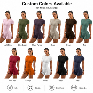 Ensemble de sport 2 pièces personnalisé avec logo pour femme : haut court de gym à manches courtes et short taille haute avec poches, tenue de yoga et de course - Product Image 3