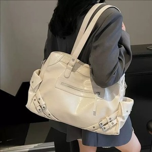 <span class=keywords><strong>Sac</strong></span> à bandoulière en PU grande capacité haut de gamme vintage pour femme, nouvelle mode 2026, fermeture à cadenas portable, idéal pour les voyages et l'usage quotidien – Meilleures ventes - Product Image 6