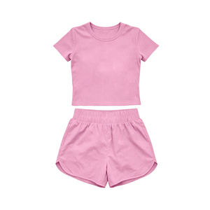 Ensemble de yoga pour filles, jupe rose unie à imprimé personnalisé GSSO3761, manches courtes, été, pour petites filles actives. - Product Image 1