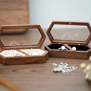 Caja de joyería hexagonal de madera de nogal negro con cierre magnético, elegante organizador de escritorio para anillos de compromiso y boda - Product Image 1