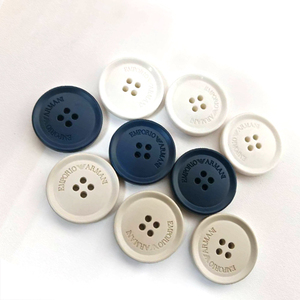 Individuelles Logo 4-Loch Umweltfreundliche Materialien für Modedesigner Luxus Hemd Mantel Harz-Knöpfe - Product Image 3