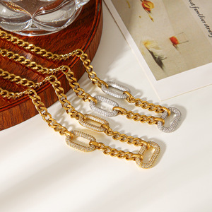 Collar de Cadena de Eslabones Gruesos de Acero Inoxidable Chapado en Oro de 18k con Dije de Cristal para Mujer - Product Image 3