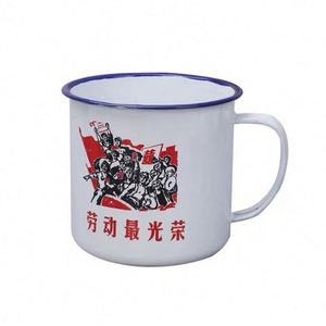 Ensemble de tasses en porcelaine, plastique et fer, style rétro classique nostalgique, avec plateau pliant à échelle et boules à thé triangulaires, pour la publicité - Product Image 4