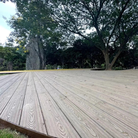 Plancher extérieur en WPC imperméable, emboîtable, antidérapant, ignifuge, avec design imitation bois pour terrasse et passerelle