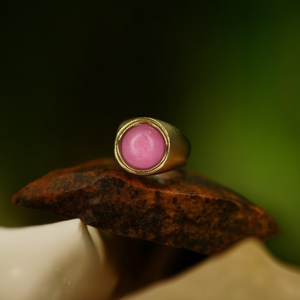 แหวนแฟชั่น สแตนเลสสตีล 316L ชุบทอง PVD ประดับพลอยสีชมพู ทนทาน ยั่งยืน - Product Image 3