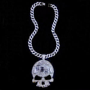Liontin tengkorak penuh berlian dengan rantai 15MM Tautan Kuba besar huruf TBH paduan seng pola kupu-kupu untuk ulang tahun - Product Image 6