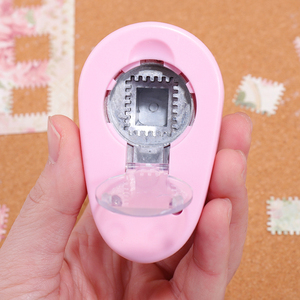 クリスマスギフト パンチ 手動穴あけパンチツール レバープレス付き円形穴パンチ ペーパークラフトやスクラップブッキングに最適 - Product Image 5