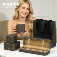 Boîte à bijoux de luxe en cuir marron FORTE avec logo personnalisé, éclairage LED, boîte cadeau pour bijoux avec éclairage LED
