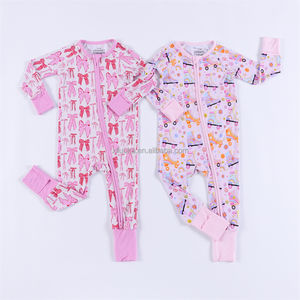 Combinaison pour bébé nouveau-né en bambou 95% avec impression personnalisée, style boutique, manches longues, avec poignets et pieds pliables - Product Image 1