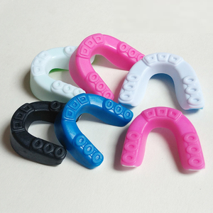 La boca guardia deportes protector bucal <span class=keywords><strong>para</strong></span> el fútbol <span class=keywords><strong>de</strong></span> Lacrosse <span class=keywords><strong>de</strong></span> Hockey <span class=keywords><strong>de</strong></span> baloncesto con sabor a jóvenes y adultos con caja transparente - Product Image 3