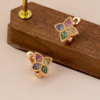 Ensemble collier et boucles d'oreilles classiques avec pendentif en zircon coloré