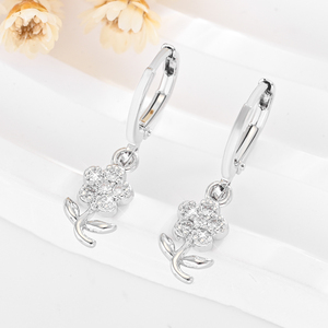 2025 nuevo colgante de flor de alta calidad 14K cobre chapado en oro con incrustaciones de circón uso diario pendientes de latón joyería de mujer - Product Image 2