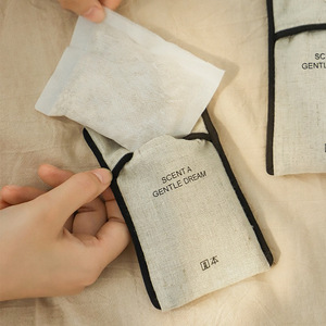 Diffuseur de parfum pour voiture Cotton Way, pendentif désodorisant en coton à suspendre pour l'intérieur de la voiture, parfum doux de rêve. - Product Image 3