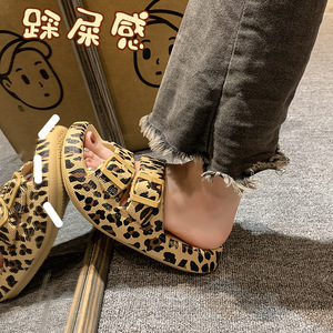 รองเท้าแตะสไลด์ลายเสือดาวสำหรับผู้หญิง ใส่สบาย แฟชั่น ทันสมัย เปิดนิ้วเท้า พื้นรองเท้า EVA นุ่มสบาย เหมาะสำหรับใส่ในบ้านและนอกบ้าน - Product Image 2