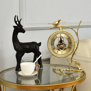 Precio de promoción <span class=keywords><strong>Reloj</strong></span> de metal antiguo <span class=keywords><strong>Reloj</strong></span> de escritorio de pájaro 3D Luz de lujo Retro Artesanía de mano <span class=keywords><strong>Reloj</strong></span> de mesa moderno - Product Image 3