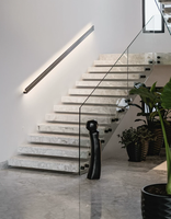 Escalier en pierre frittée empilée avec balustrade en verre, options de couleur entièrement personnalisables