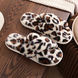 Pantuflas de Felpa con Rayas Cruzadas para Otoño e Invierno, Nuevas Zapatillas Cálidas de Algodón para Interiores con Puntera Reforzada y Perforada - Product Image 4
