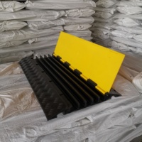Rampa de Goma Resistente a la Humedad para Cables, Reductor de Velocidad, Canal de 35x35mm, Tamaño 910x500x50mm para Gestión del Tráfico