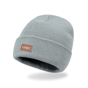 Gorros con parche y logotipo de cuero cómodos personalizados para todas las estaciones al por mayor, gorro informal con silueta holgada cálido para invierno Unisex - Product Image 1