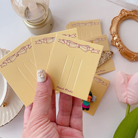 Cartes de présentation rectangulaires adorables de 6x7 cm avec fentes pré-découpées pour pinces à cheveux en forme de nœud et pinces crocodiles