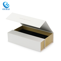 Boîte-cadeau en carton à fermeture magnétique blanche, personnalisée avec votre propre logo pour diffuseur de parfum avec insertion en mousse