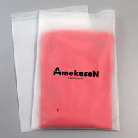 Sac en plastique givré auto-scellant UniOne avec logo personnalisé pour l'emballage de vêtements, chaussettes, sous-vêtements, vêtements de détente, t-shirts