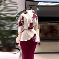 Nouvel Ensemble 2 Pièces Sehe Fashion pour Femme, Haut Plissé à Col V et Lacets avec Jupe Ajustée en Tissu Tricot Imprimé, Élégance Formelle