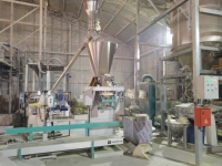Machine d'emballage de poudre à vis spirale de haute précision en SUS304/316 de qualité alimentaire pour le remplissage de 5 à 50 kg de farine, de blé, de manioc et de poudre de calcium