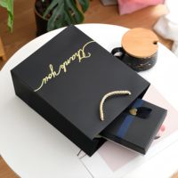 Bolsa de Papel Negra de Lujo con Impresión en Dorado para Negocios Minoristas, Boutiques, Bolsas de Regalo de Alta Calidad