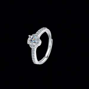 Bague en argent pur à quatre griffes en forme de fleur, bague en moissanite, bague ouverte scintillante en diamant - Product Image 4