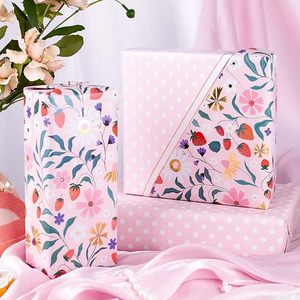 กระดาษห่อของขวัญลายสตรอว์เบอร์รีและดอกไม้สีชมพูแบบสองด้านเคลือบอะลูมิเนียมสำหรับวันแม่ - Product Image 3
