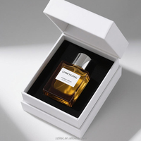 Botella de perfume cuadrada de 50ml con caja Botella de vidrio con etiqueta de metal y tapa de aleación de zinc Botella de perfume de vidrio lujosa 50ml