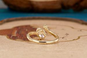 Bague ovale à double pierre, élégante pour femme, design moderne avec pierres étincelantes, idéale pour offrir ou porter au quotidien - Product Image 2