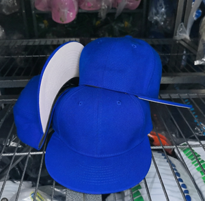 Cappelli da Uomo Personalizzati Blu Royal con Patch Laterale e Visiera Piatta, Autentici Cappellini Sportivi da Campo, Berretti Aderenti - Product Image 1