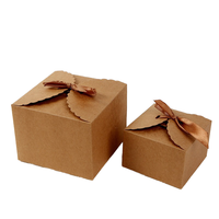 Boîte cadeau en papier kraft à fond carré sur mesure Vitrine de carte de pâtisserie de style occidental Arc de ruban Impression de revêtement UV Gelée de sushi
